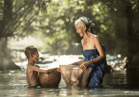 A person and child in water

Description automatically generated